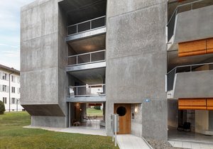 V Zurichu vznikl betonový dům se stylovými apartmány