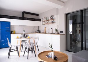 Modern byt s minimalistickým designem překvapí řadou chytrých řešení