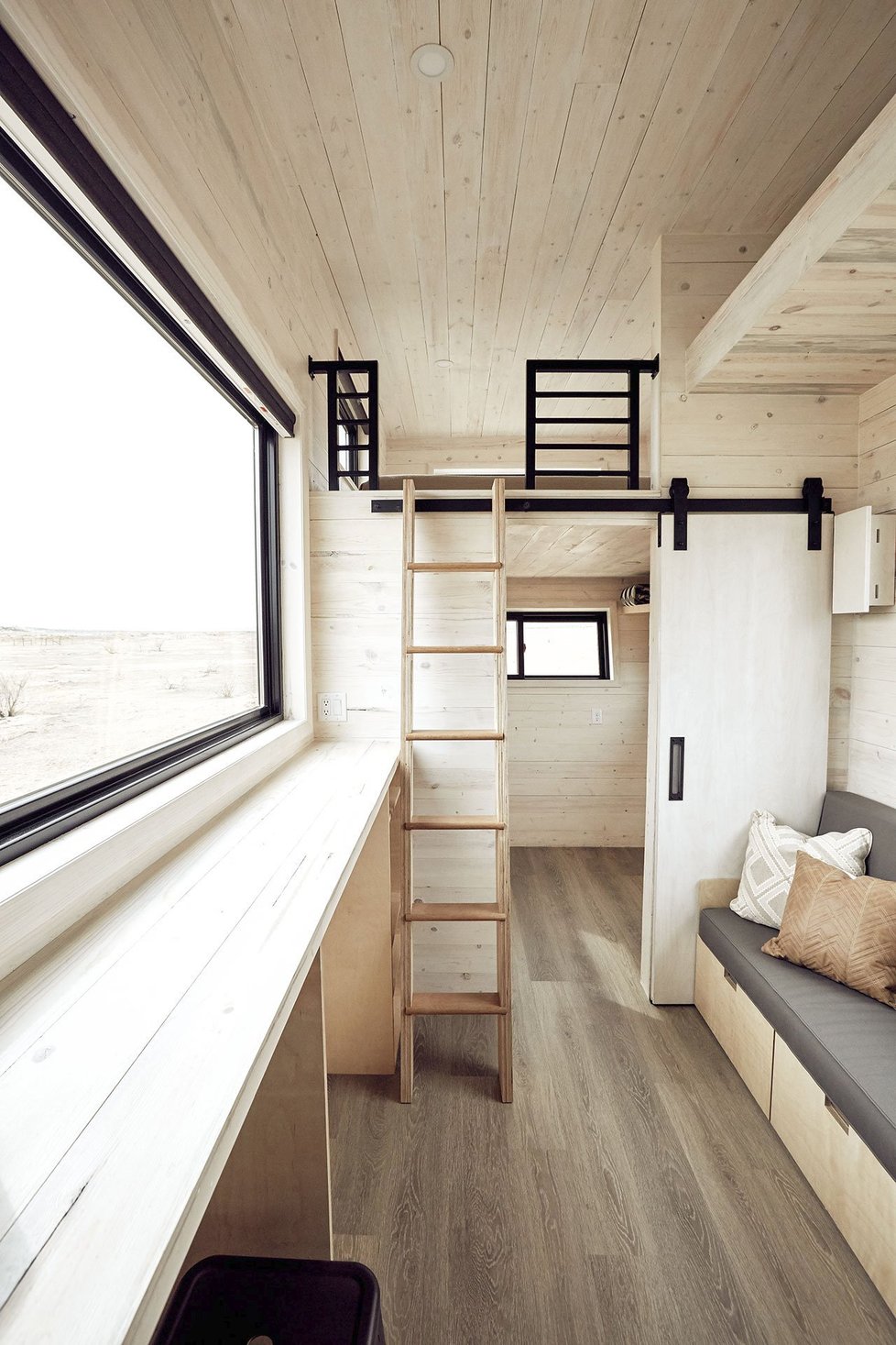 Designový karavan nabízí pohodlné bydlení pro 4 až 6 osob