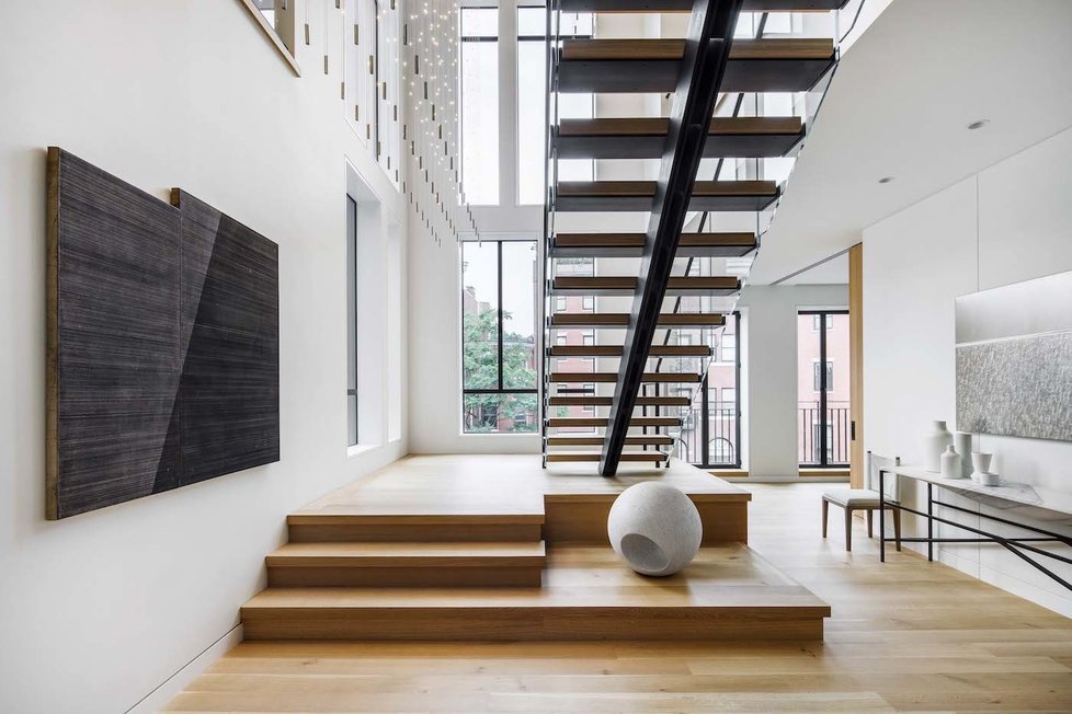 Duplex pro dvě generace zdobí minimalistický design a severská atmosféra
