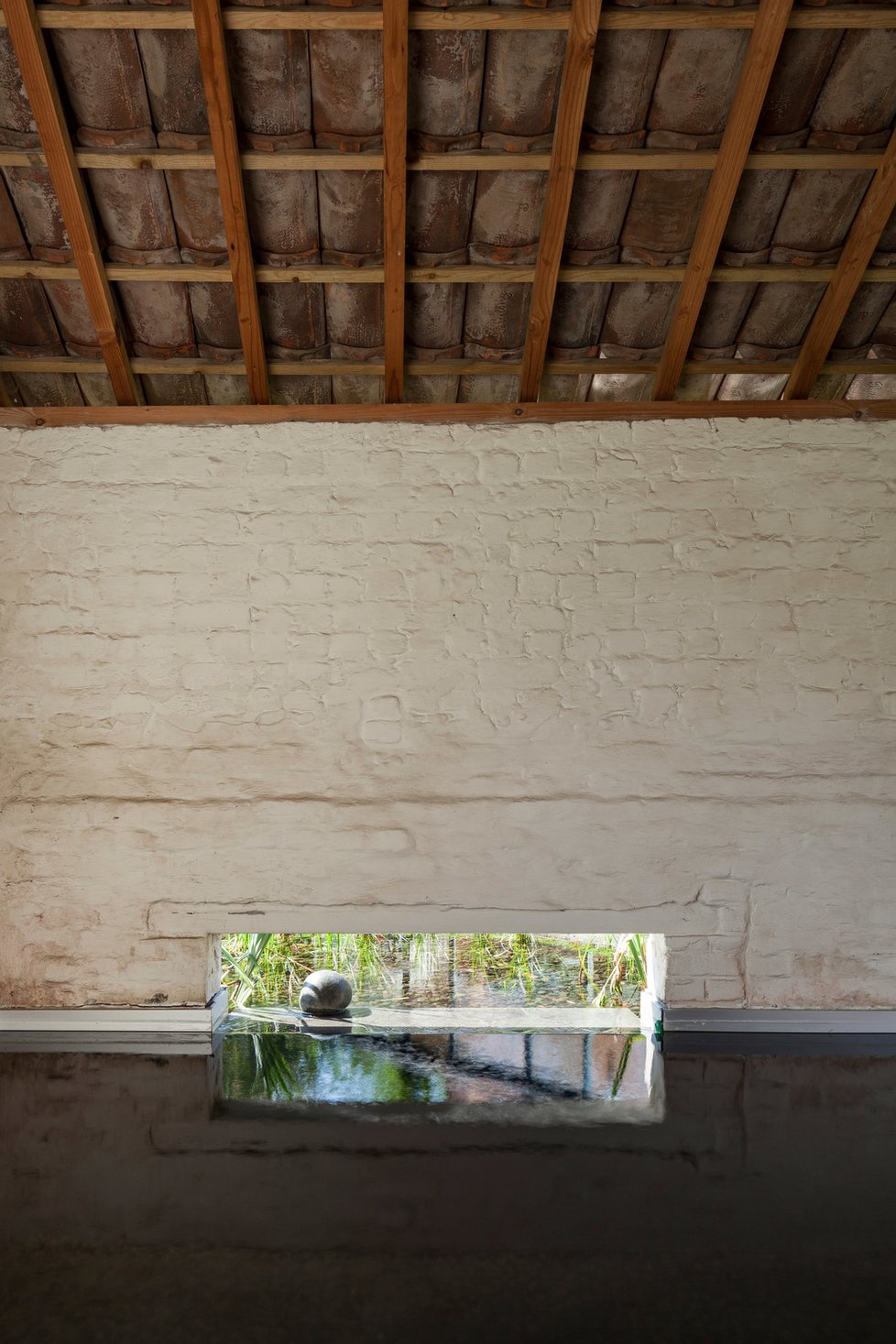 Originální zahradní domek zdobí šindele z polykarbonátu