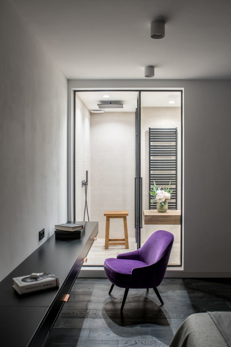 Spojením dvou bytů do jednoho vznikl příjemný prostor pro život i práci