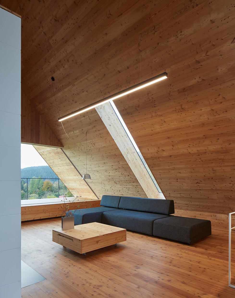 Moderní horská chalupa kombinuje lidovou architekturu s minimalismem
