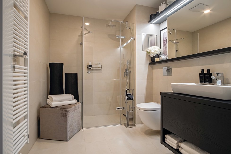 Koupelna spojená s toaletou je v bytě určeném pro jednoho praktická.