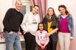 Designéři pořadu Postav si sen! s rodinou a moderátorkou Ivou Kubelkovou