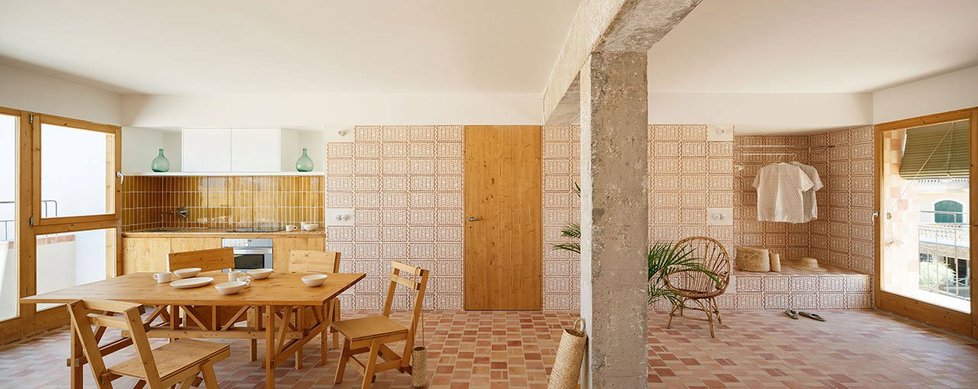 Stylové apartmány zdobí jemný dekor na keramických dlaždicích a obkladech