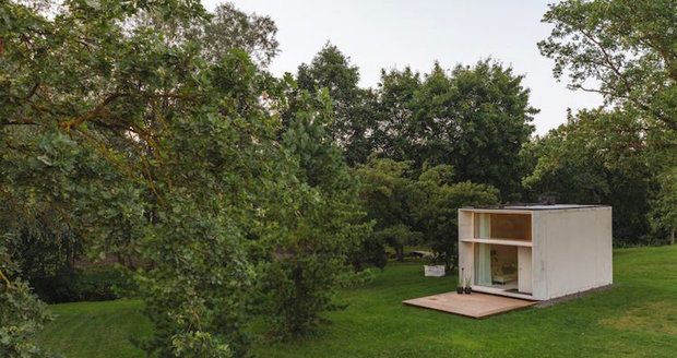 Mobilní domek s dispozicí loftu nabízí komfort pro moderní nomády.