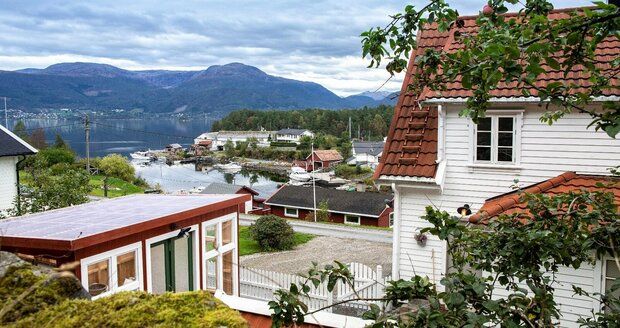 Kouzelný domek na břehu norského fjordu. Rekontrukce proběhla v rekordním čase