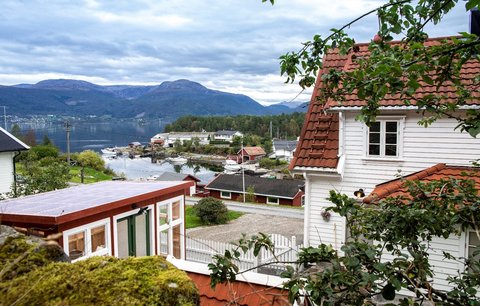 Kouzelný domek na břehu norského fjordu. Rekontrukce proběhla v rekordním čase