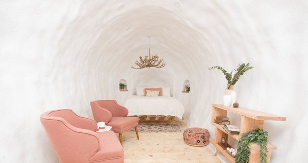 Domek ve tvaru brambory ukrývá překvapivě útulný interiér