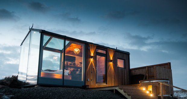 Chata s prosklenou ložnicí nabízí unikátní nocování pod hvězdnou oblohou