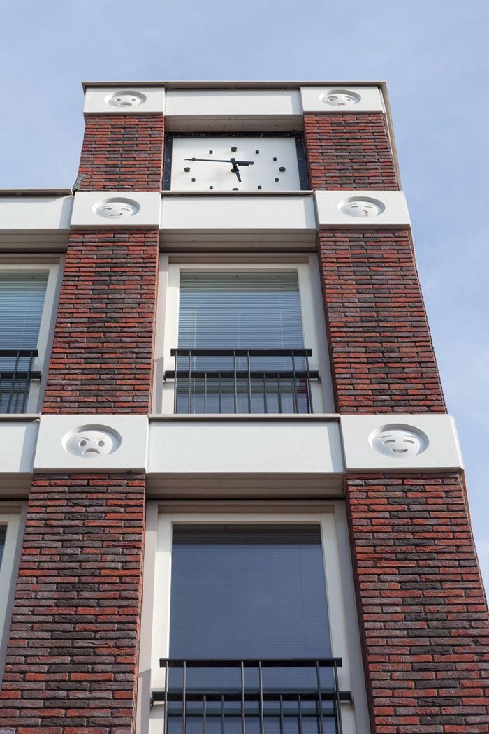 Bytový dům v Nizozemí zdobí 22 smajlíků
