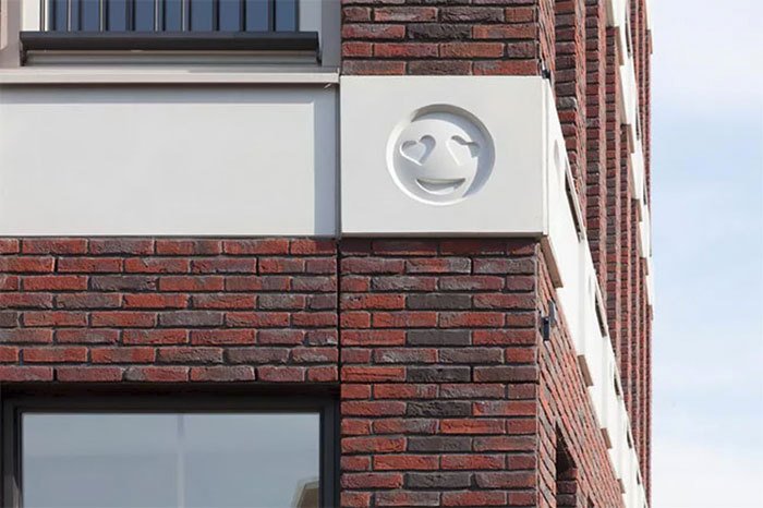 Bytový dům v Nizozemí zdobí 22 smajlíků