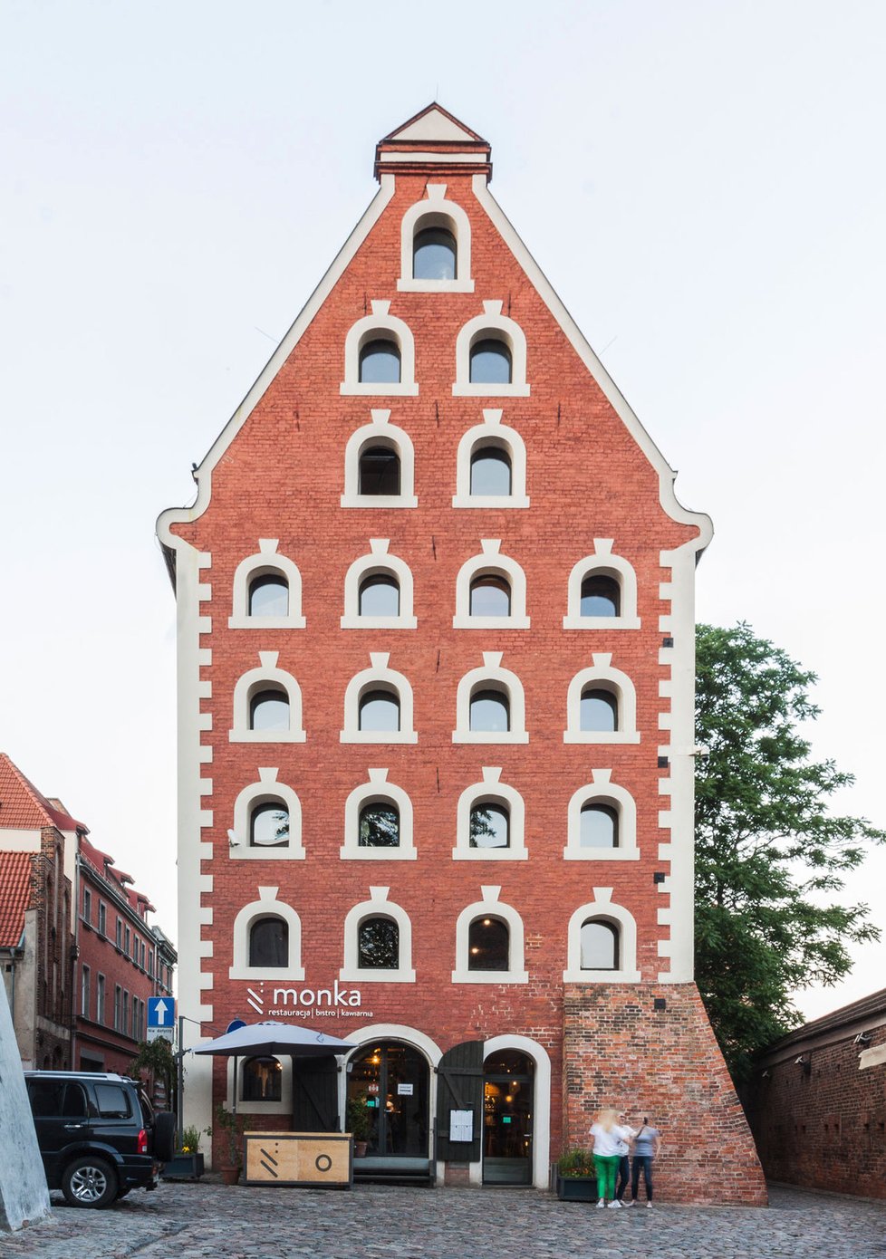 Moderní apartmány v barokní budově  překvapí barevností a citlivou rekonstrukcí historických prostor