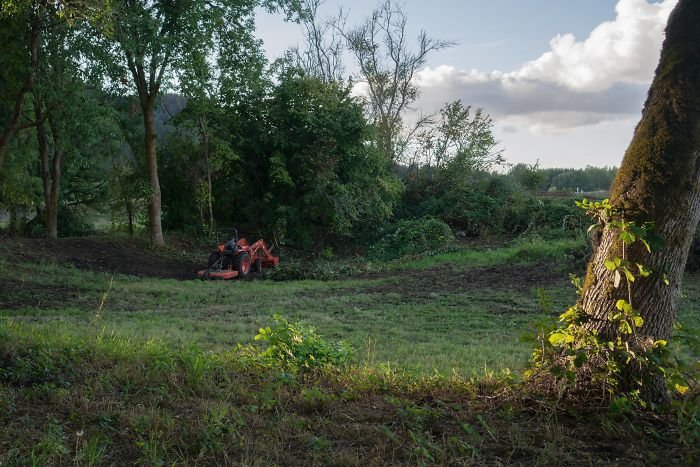 Jurta může nabídnout překvapivě prostorné moderní bydlení