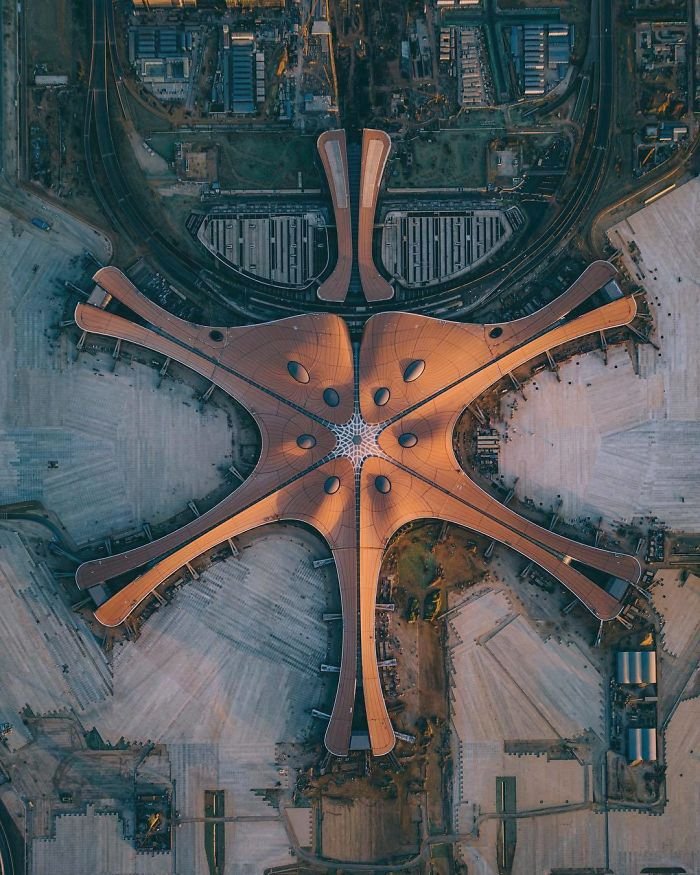 Nové letiště v Pekingu se může pochlubit největším terminálem na světě