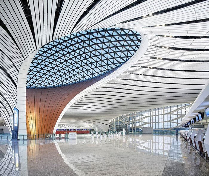 Nové letiště v Pekingu se může pochlubit největším terminálem na světě