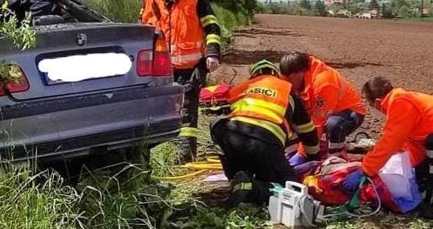 V obci Bylany nedaleko Českého Brodu došlo v sobotu dopoledne před jednou hodinou k smrtelné dopravní nehodě.