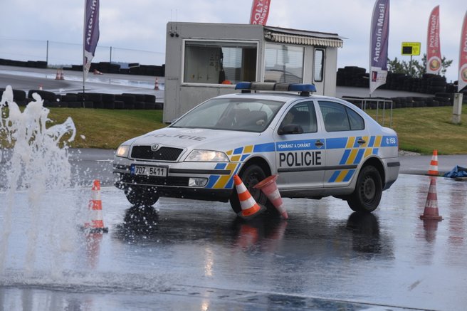 Byli jsme u školení policistů na polygonu