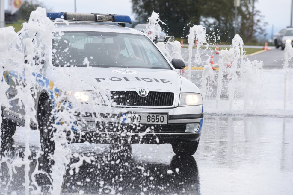 Byli jsme u školení policistů na polygonu