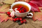 Šípkový čaj nevařte, ale louhujte! Jak na bylinky, abyste nepřišli o vitaminy?