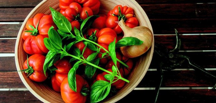 Vyzkoušejte vychytávky, kterými prodloužíte život bylinkám i zelenině