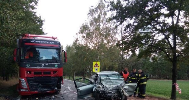 Když uviděla kamion, přidala a vjela pod něj, popsali svědci tragickou nehodu, při níž zemřela řidička fabie