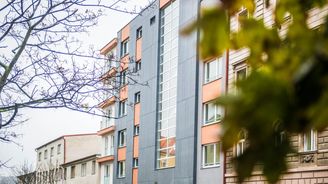 Developeři nestíhají na pražský trh dodávat byty