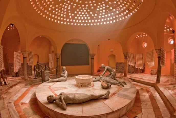 Bývalé koupele Hammám al-Paša jsou zpřístupněny jako muzeum.