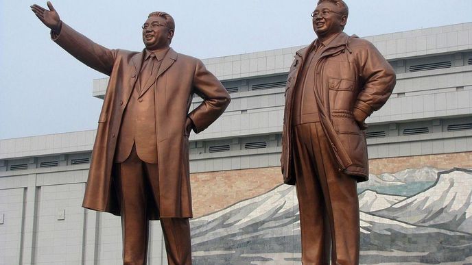 Bývalí vůdci KLDR Kim Ir-sen (vlevo) a Kim Il-Čong