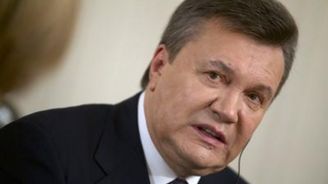 Poskytli jsme azyl Janukovyčovi, přiznalo poprvé Rusko