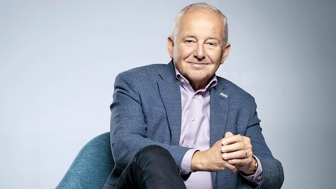 Josef Diessl je dlouholetým ředitelem Vojenské zdravotní pojišťovny (VoZP) Josef Diessl je dlouholetým ředitelem Vojenské zdravotní pojišťovny (VoZP)