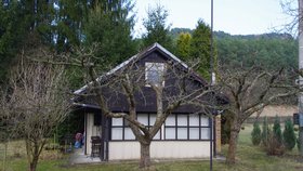 Libuše platí za elektřinu v chatě v Bukovci 1292 korun ročně.