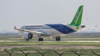 Rozbijeme duopol Airbus-Boeing, hlásá čínský Comac. Obří investice chce zúročit hlavně doma