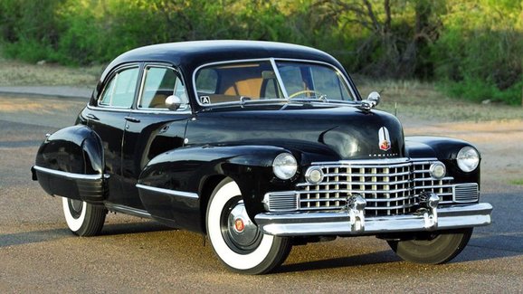 Cadillac 1942: Před osmdesáti lety tento ročník předčasně ukončila válka