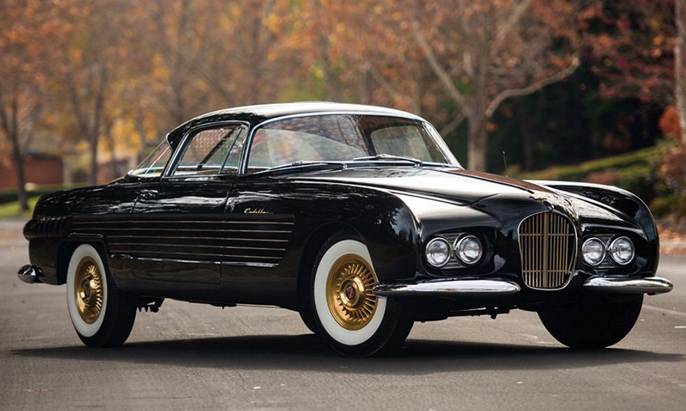 V roce 1953 postavila italská karosárna Ghia dvě dvoumístná kupé na podvozku kabrioletu Cadillac série 62.