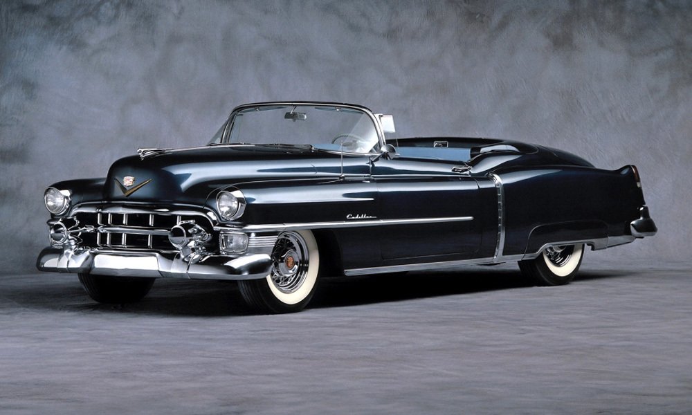 Cadillac oslavil 50. výročí značky kabrioletem Eldorado Special s panoramatickým předním oknem.
