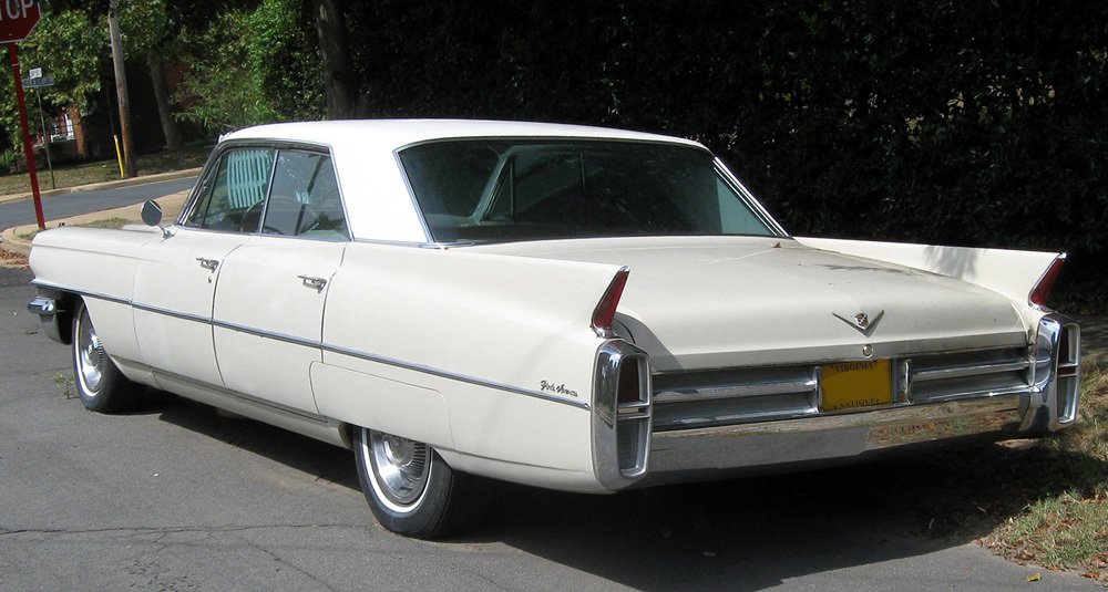 Cadillac Park Avenue byl verzí sedanu De Ville se zkrácenou zádí. Vešel se tak snadněji do garáží.
