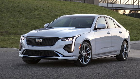 Cadillac představuje běžné verze sedanu CT4. Jakými motory bude konkurovat řadě 3?