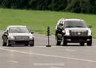 Srovnávací reklama v praxi: Cadillac Escalade vs. Mercedes-Benz C 300 ve sprintu