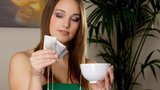 10 geniálních způsobů, jak využít použité čajové sáčky v domácnosti