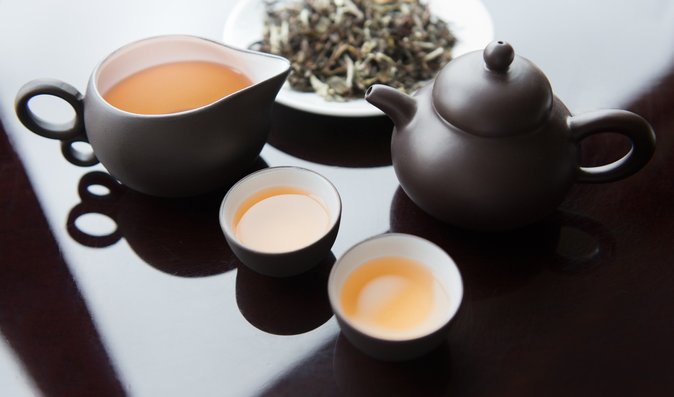 Bílý čaj má jemnější chuť než zelený