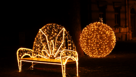 Vánoční Praha: 800 nazdobených lamp a 22 km řetězů! Která ozdoba je největší a která je nejvýše?