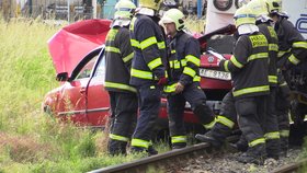 U Čakovic se srazil vlak s autem.