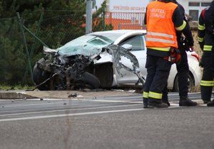 24. 12. 2019: Na železničním přejezdu v Čakovicích došlo ke kolizi vlaku s osobním automobilem.