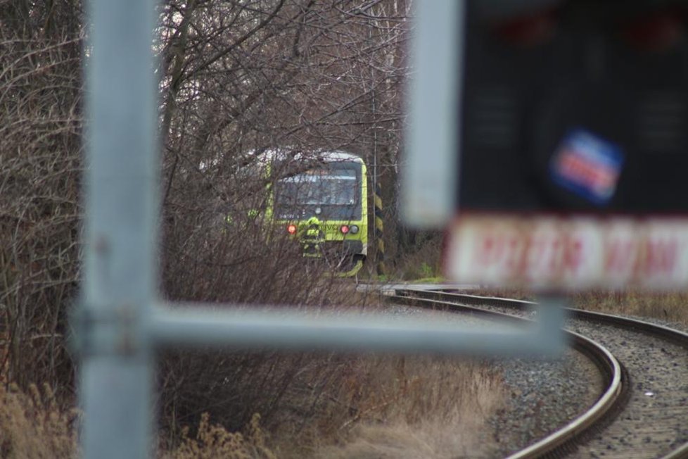 24. 12. 2019: Na železničním přejezdu v Čakovicích došlo ke kolizi vlaku s osobním automobilem.