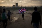 Británie zatkla dvě osoby podezřelé z pašování migrantů