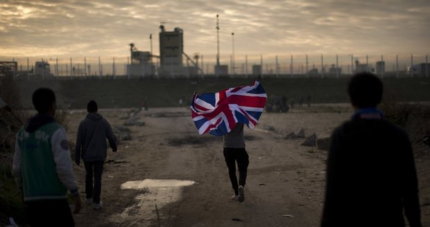 V Británii roste počet migrantů: Mohou za to organizované skupiny pašeráků lidí