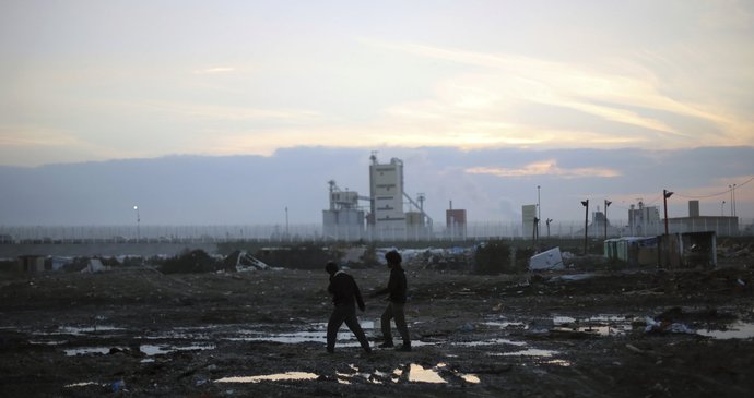 Zbytky dnes už bývalého uprchlického tábora ve francouzském Calais