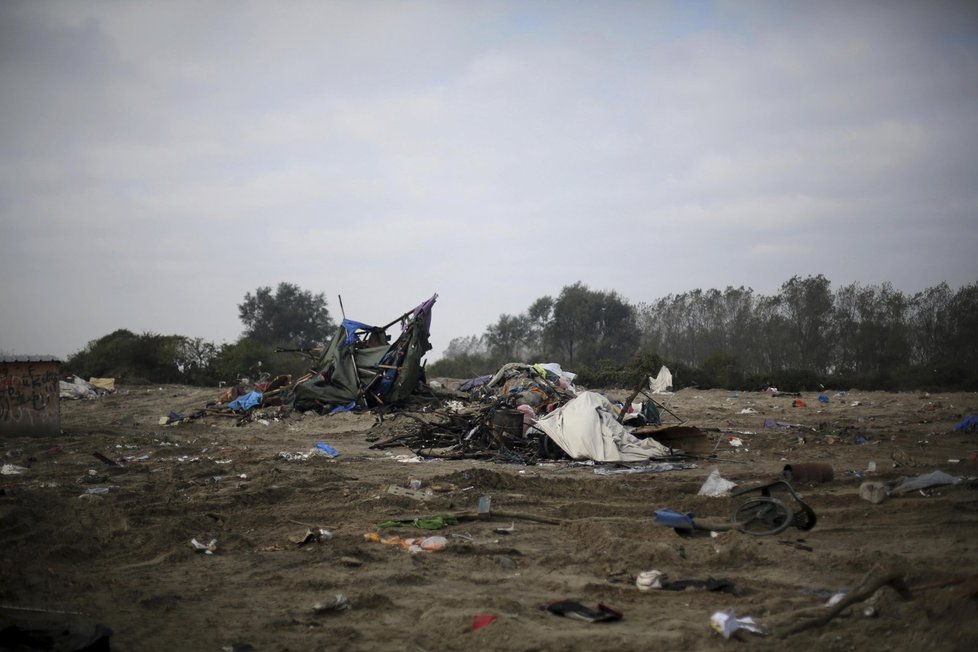 Zbytky dnes už bývalého uprchlického tábora ve francouzském Calais